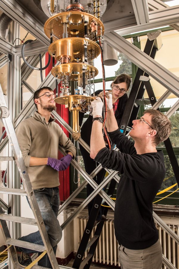 ENS Paris, Departement de physique, Etudiants chercheurs intervenant sur un cryostat