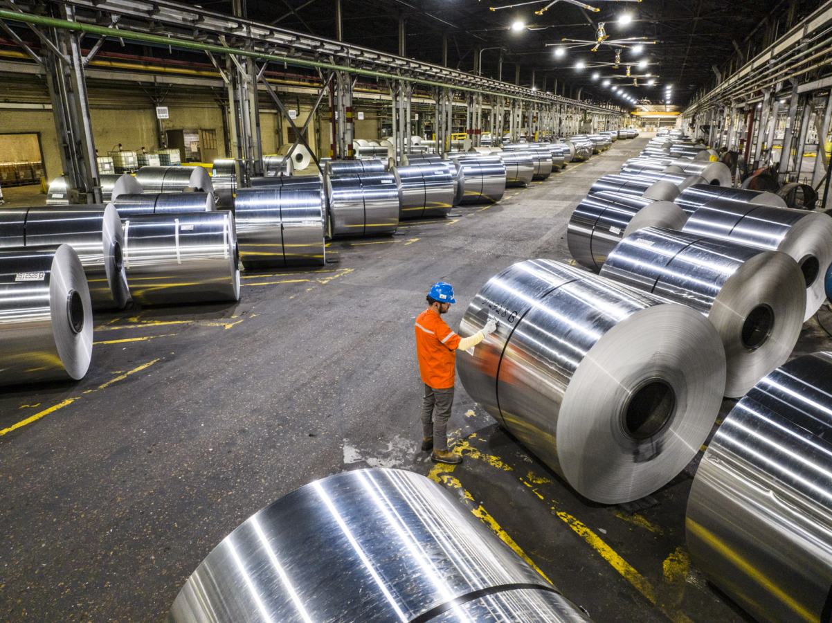 Aire de stockage de bobines en aluminium sur le site industriel de Constellium à Muscle Shoals aux Etats Unis