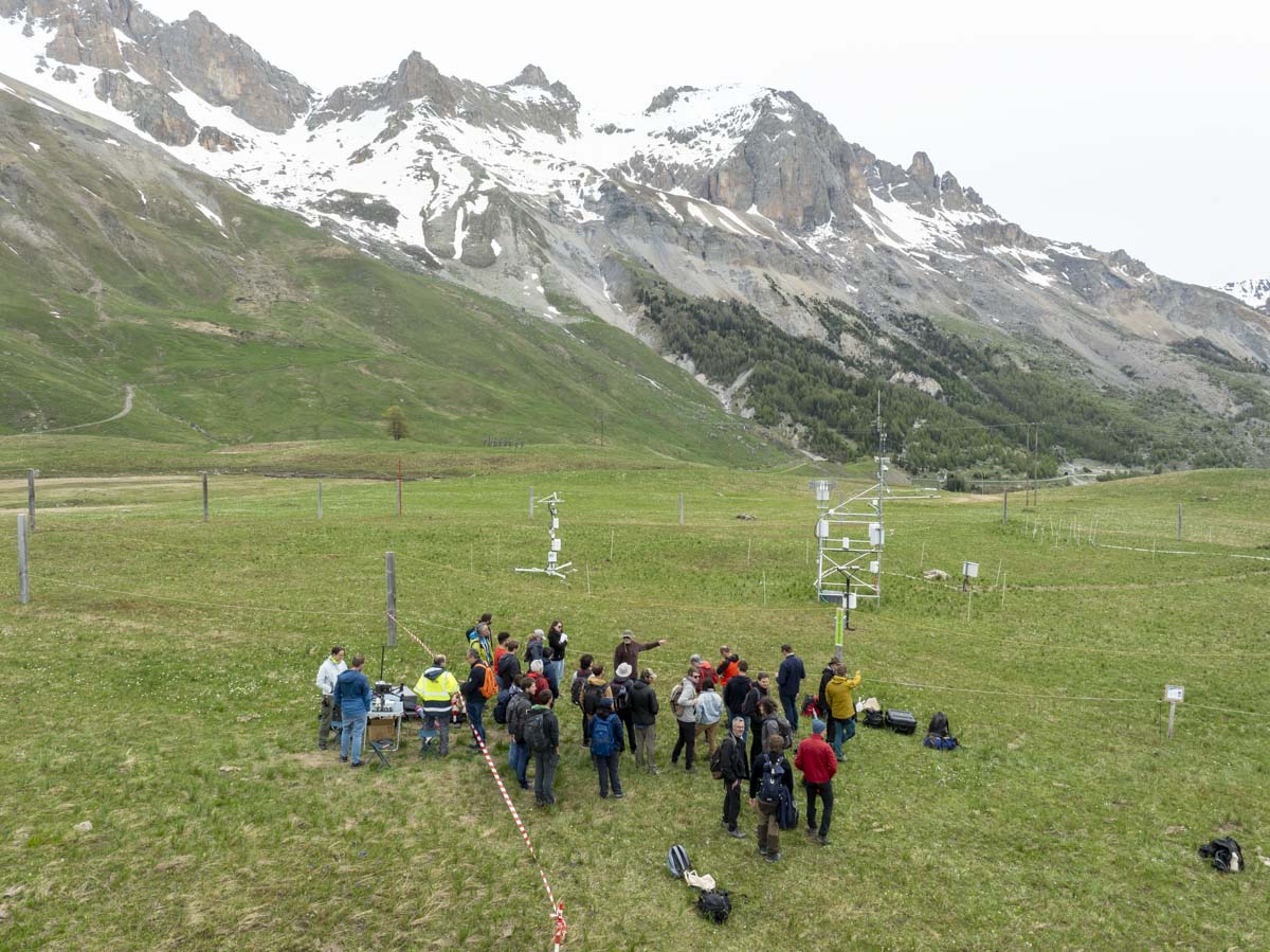 Photographies des journées Terra Forma rassemblant les scientifiques du projet à l'observatoire du Col du Lautaret