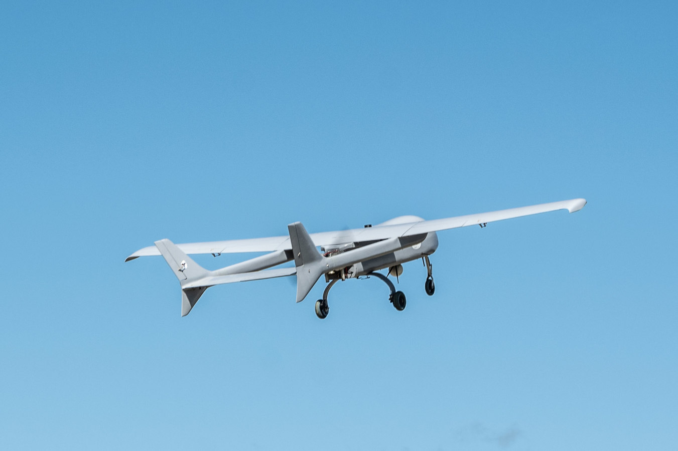 Drone d'entrainement militaire en vol