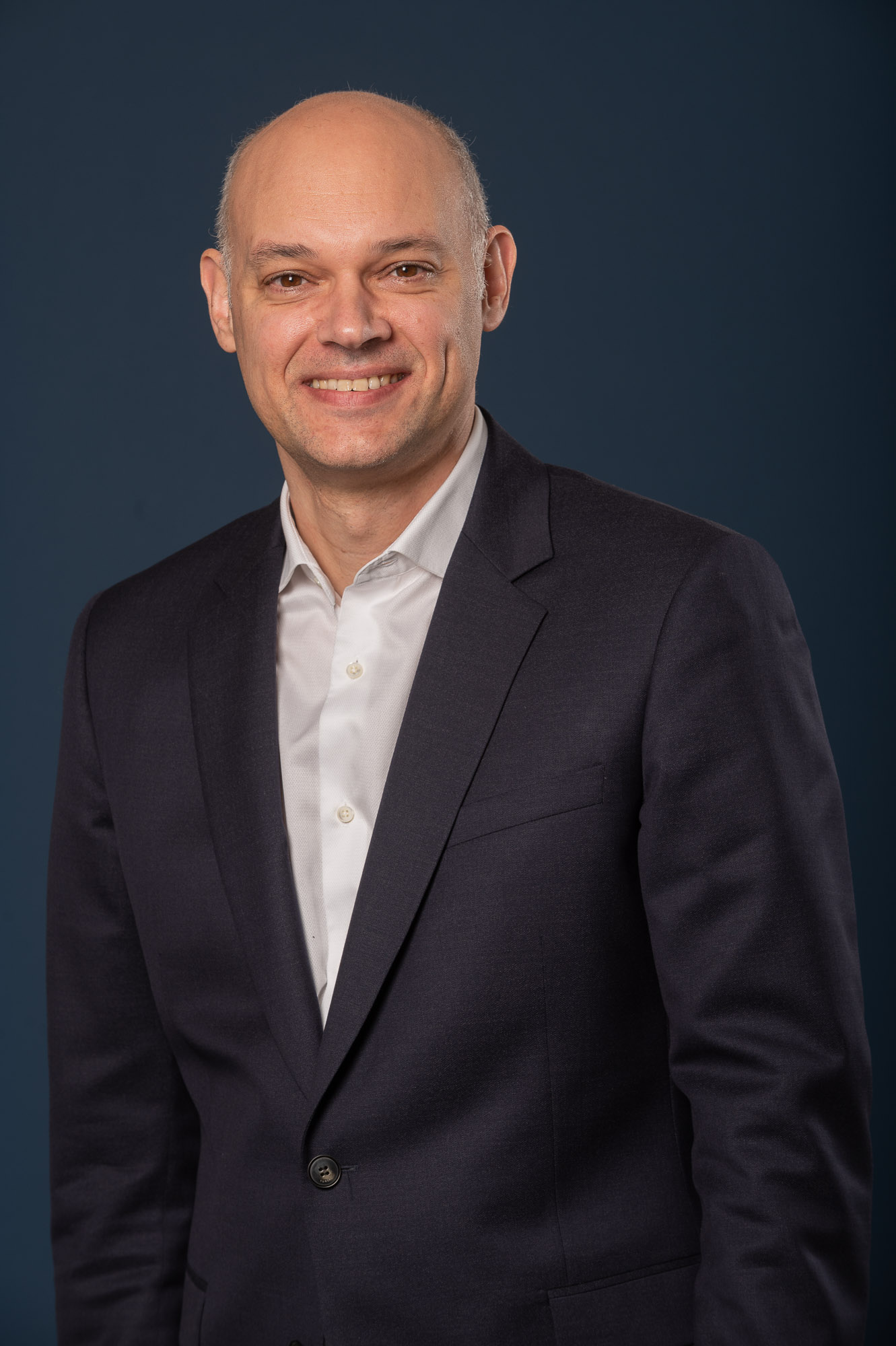 Maxime Tupin est Directeur Général de la Direction Administrative, Financière, Juridique et Communication chez Chronopost